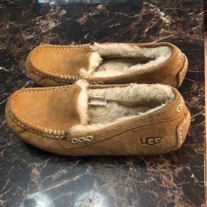 UGG Women’s Ansley Sheepskin Slippers